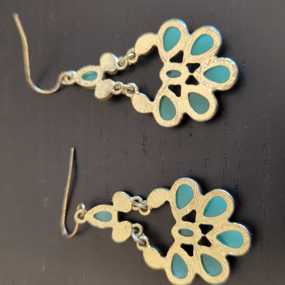Earings - Picture 2 of 2